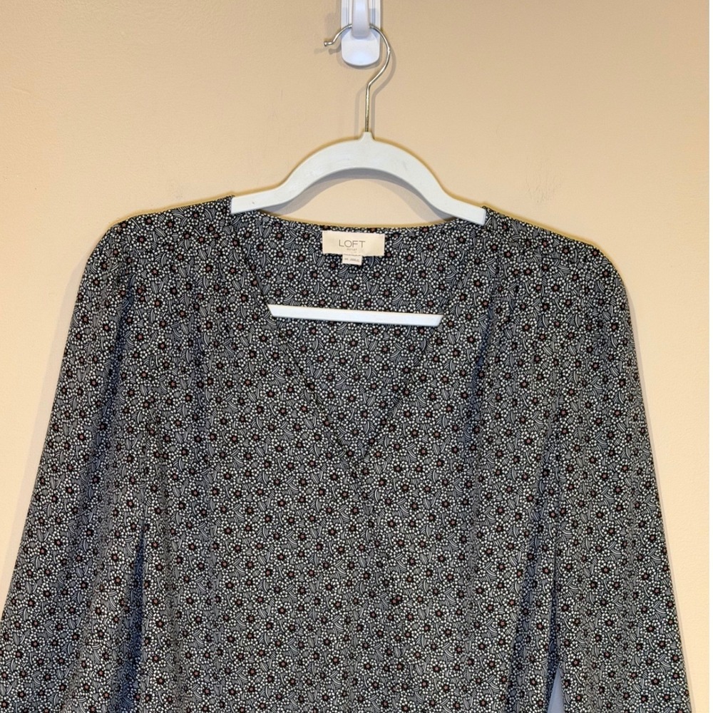 LOFT Women Blouse Navy Blue XS Floral Faux Wrap Office Work Classic Feminine - Picture 4 of 6